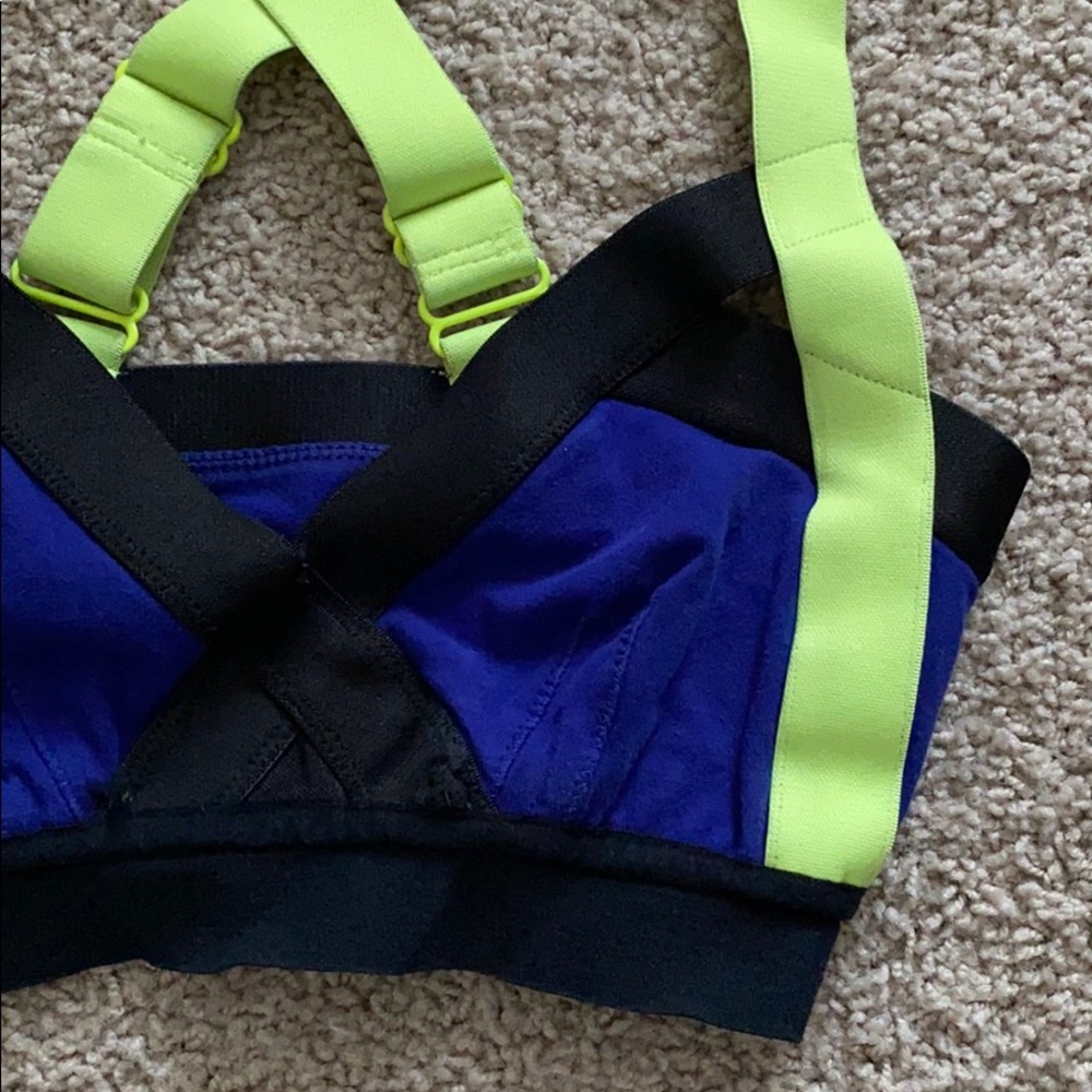 Aritzia Community Rasa Sports Bra - Picture 4 of 5
